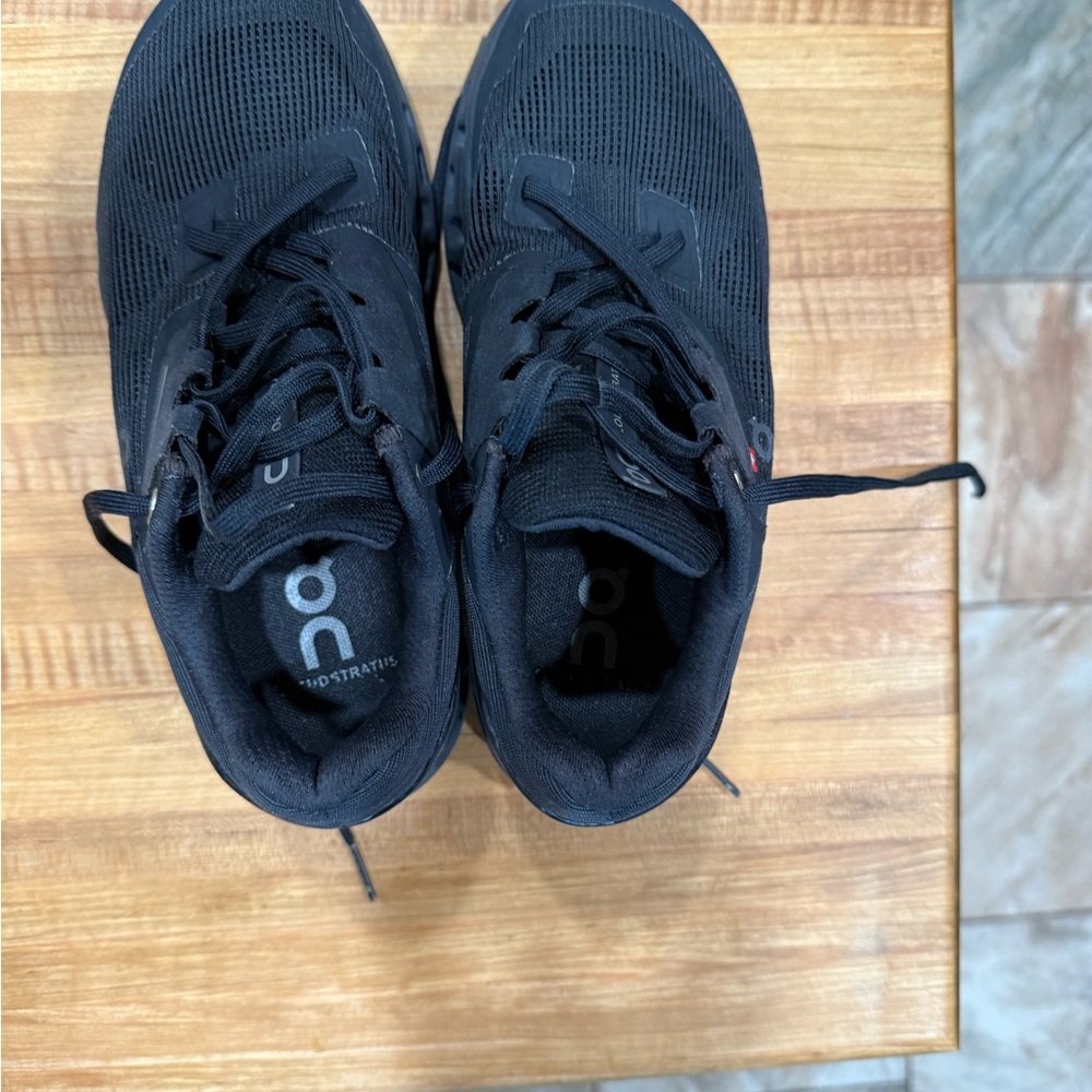 On Running Charcoal Sneakers - Picture 3 of 12